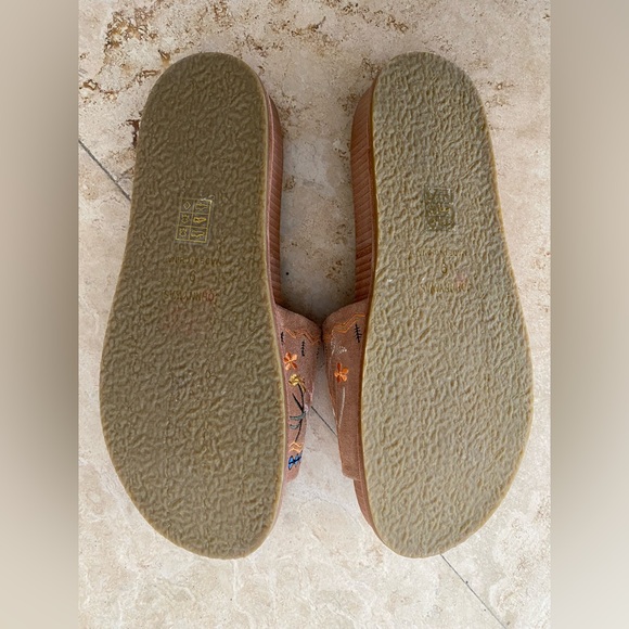 Johnny Was 'Watipaso' sandal - Picture 2 of 5